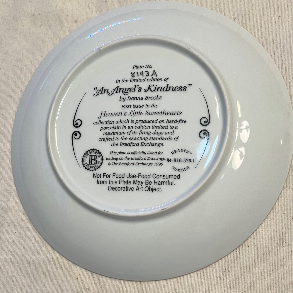 Decorative Plate with Angel and Rabbit - Picture 2 of 7